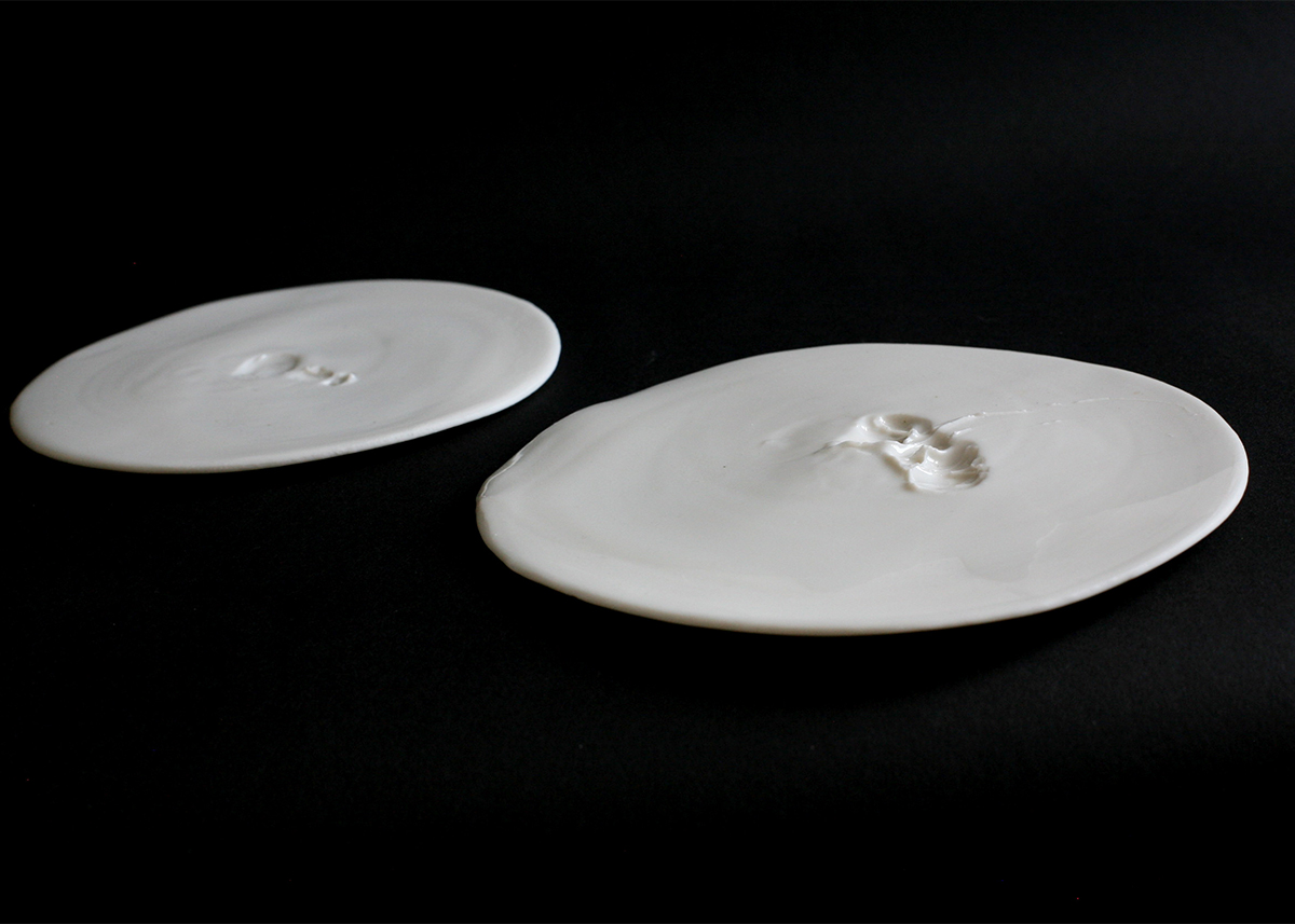 Lena Willhammar, PåTå, objekt i porslin, diameter 20 cm pris: 1800:-  diameter 17 cm pris: 1500:- Fotograf: Tom Willhammar