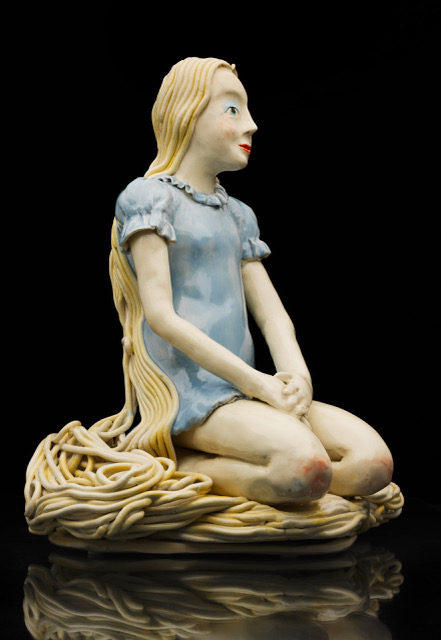 Linda Lothe, Rapunzel, keramik. 40 x 40 x 35 cm.